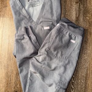 Figs Heather Gray Scrub Set